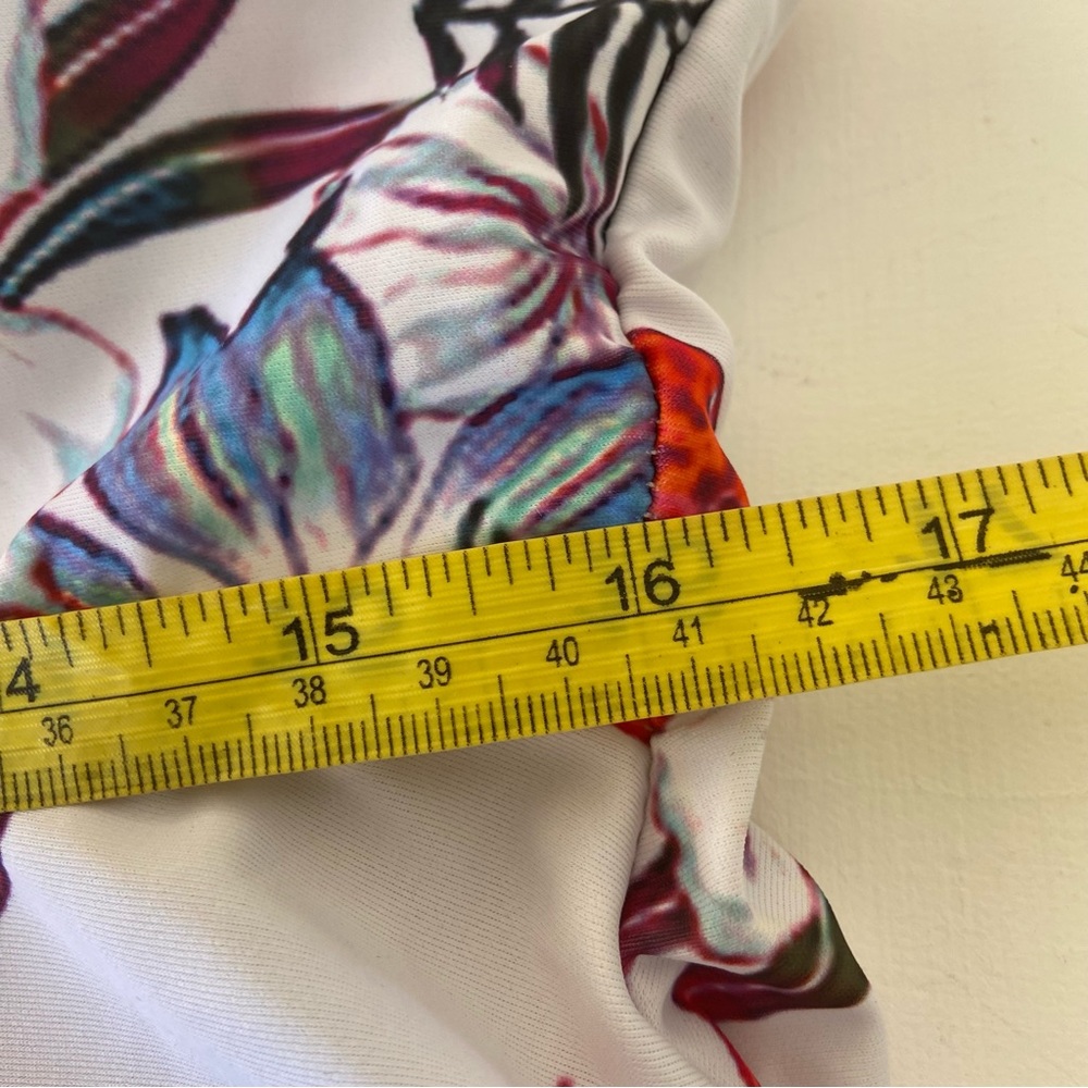 Floral and palm ranking beach top with O ring bust detail Size 2XL - Picture 11 of 11